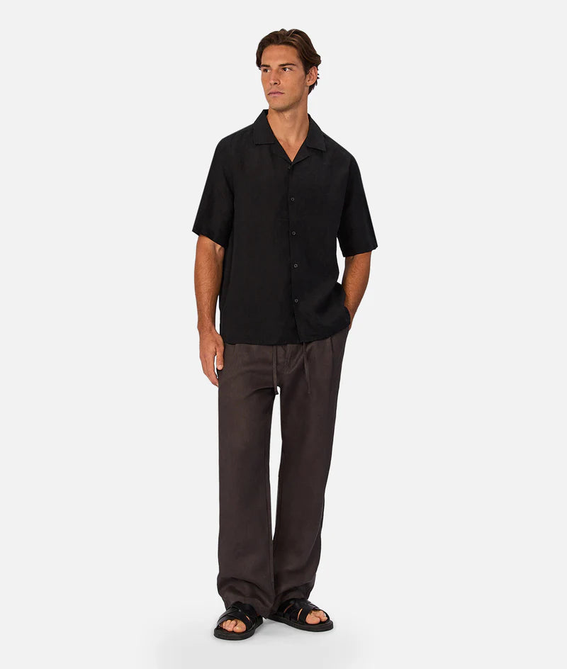 The St Martins Short Sleeve Linen Shirt - Black
